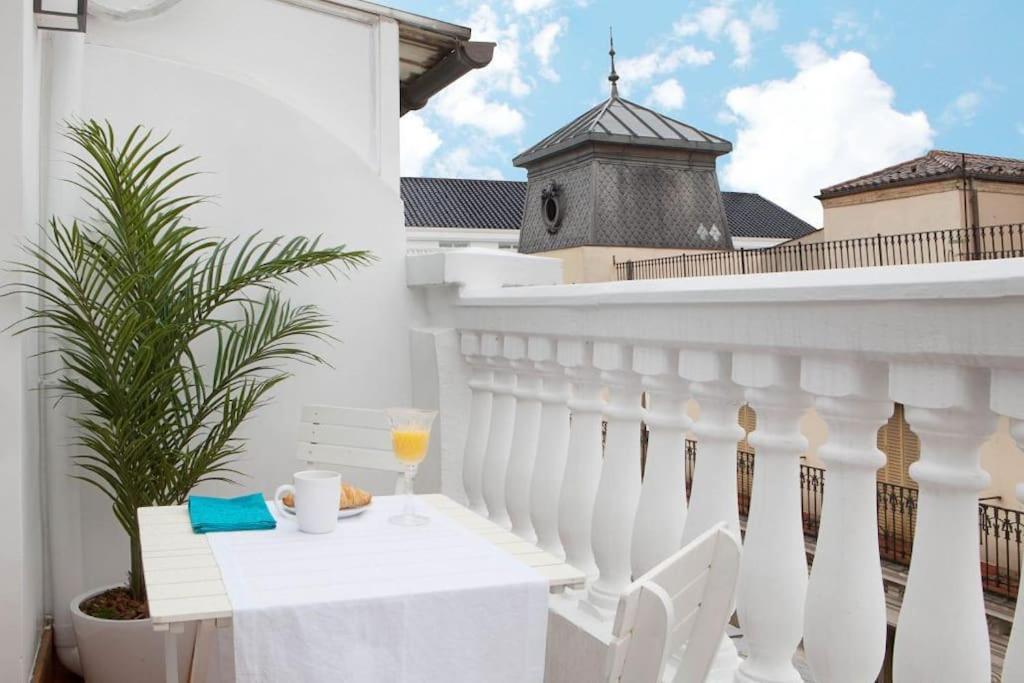 Luminoso Apartamento Con Terraza En Sol Apartment Madrid Exterior photo