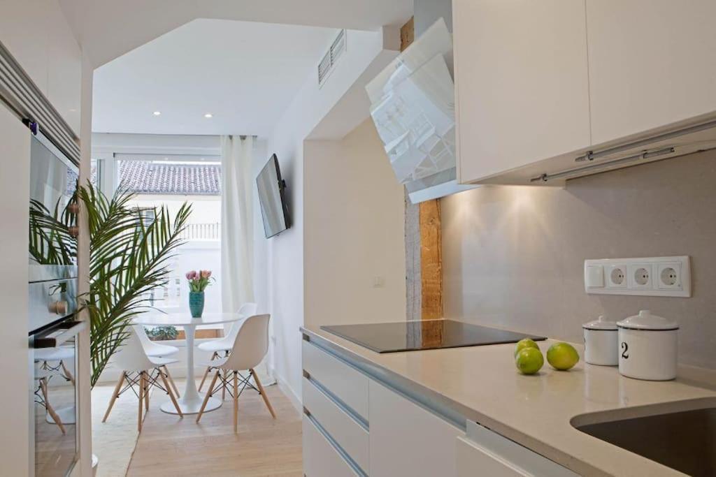 Luminoso Apartamento Con Terraza En Sol Apartment Madrid Exterior photo