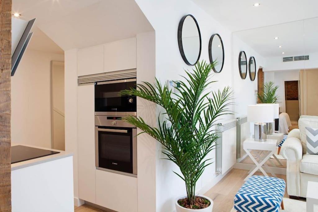 Luminoso Apartamento Con Terraza En Sol Apartment Madrid Exterior photo